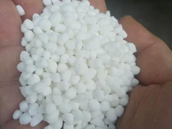 Aký je rozdiel medzi hnojivami s riadeným uvoľňovaním a hnojivami s pomalým uvoľňovaním?